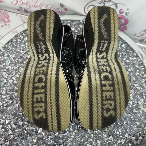 Skechers sandals somethin’else from sketchers soft Black and White Sandals - Picture 8 of 10